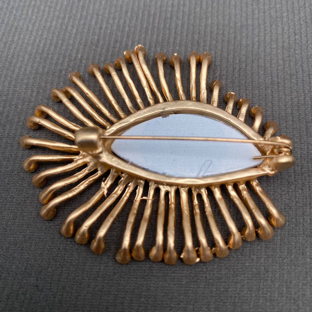 Rhinestone Inlaid Big Eye Brooch