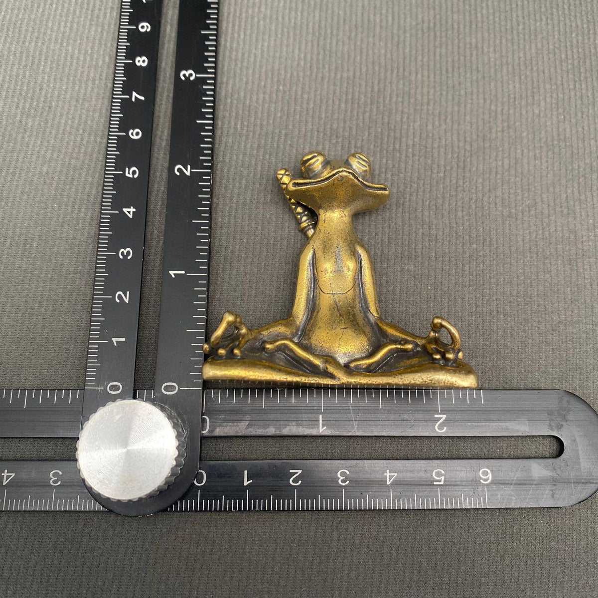 Kungfu Frog in Meditation Brass Desktop Ornament